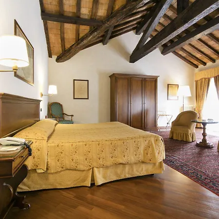 מלון Delle Notarie 4*