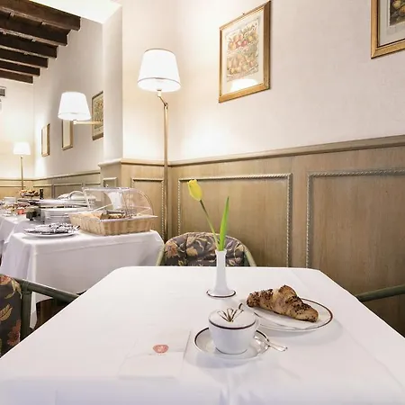 Szálloda Delle Notarie 4*