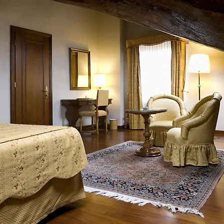 Delle Notarie 4*