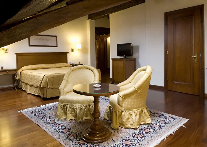 Delle Notarie فندق 4*