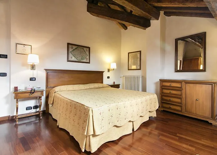 فندق Delle Notarie 4*